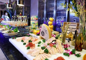 Daily buffet breakfast for a fee