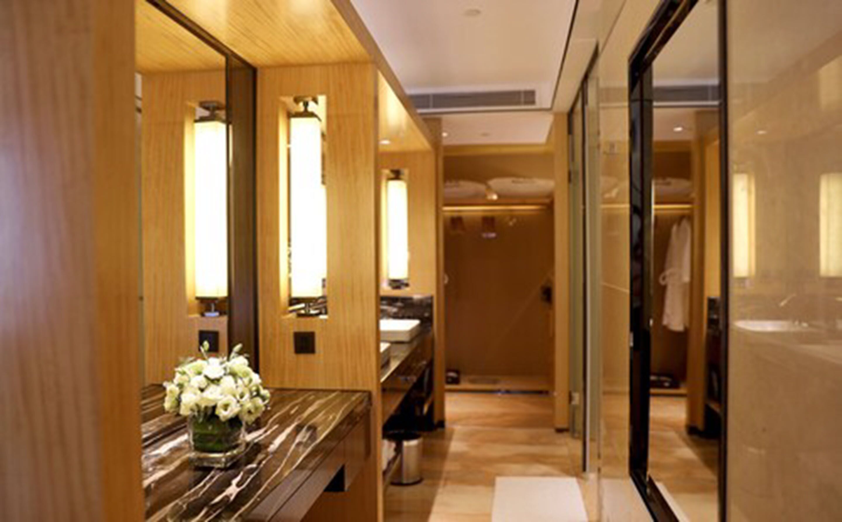 separate bathtub and shower, rainfall showerhead, free toiletries