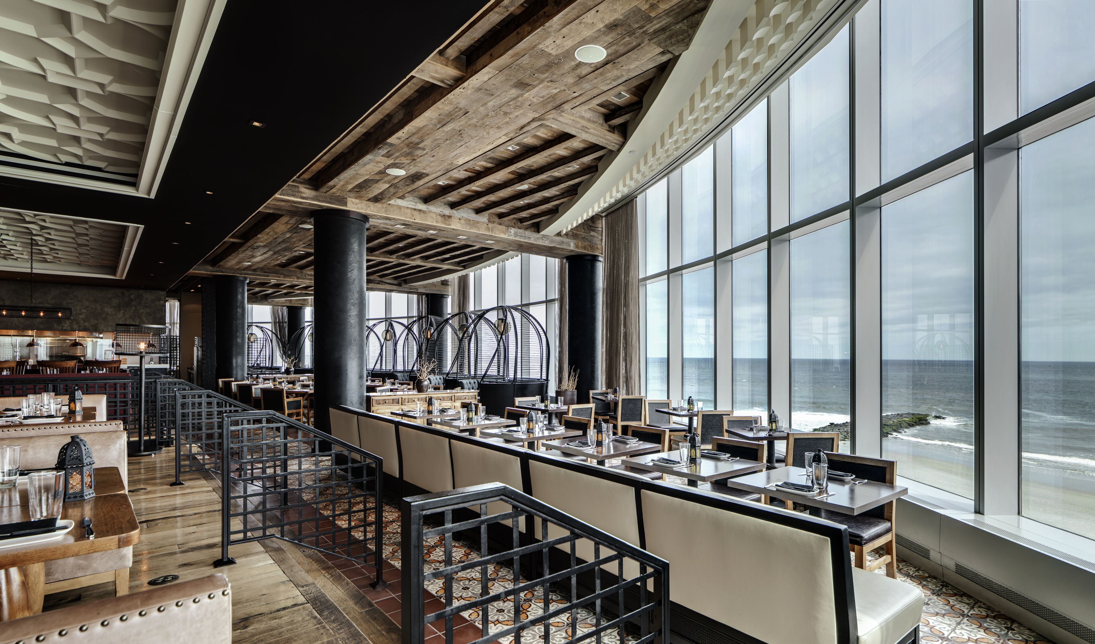 18 restaurants, dinner, brunch served; spanish cuisine