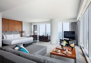 In-room safe, desk, iron/ironing board, bed sheets