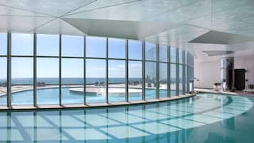 Alberca techada y alberca al aire libre por temporada