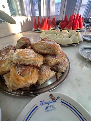 Colazione a buffet inclusa, servita tutte le mattine