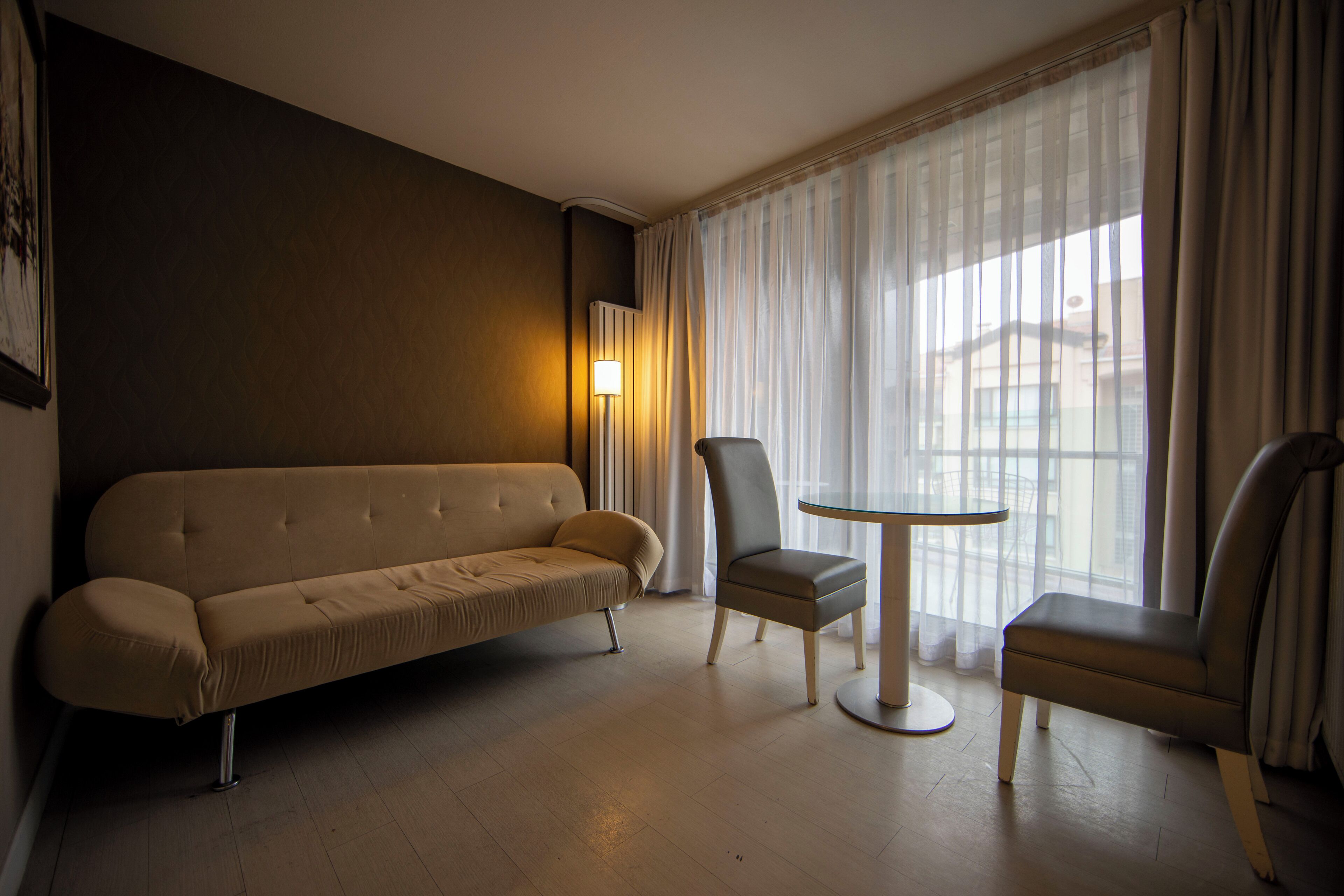 corner suite | 1 bedroom, premium bedding, minibar, in-room safe