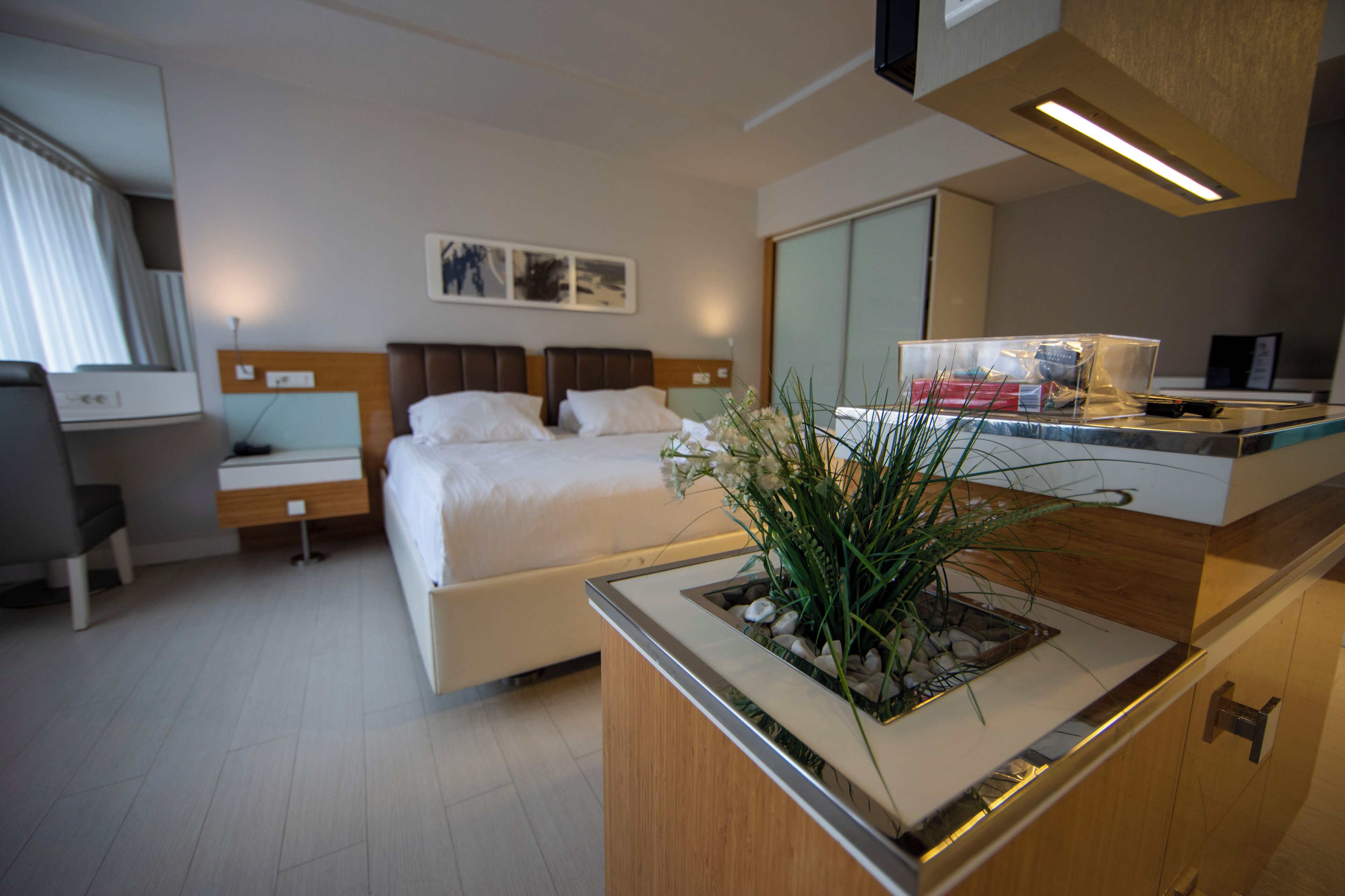 CORNER SUITE | 高級寝具、ミニバー、セーフティボックス (室内)、デスク