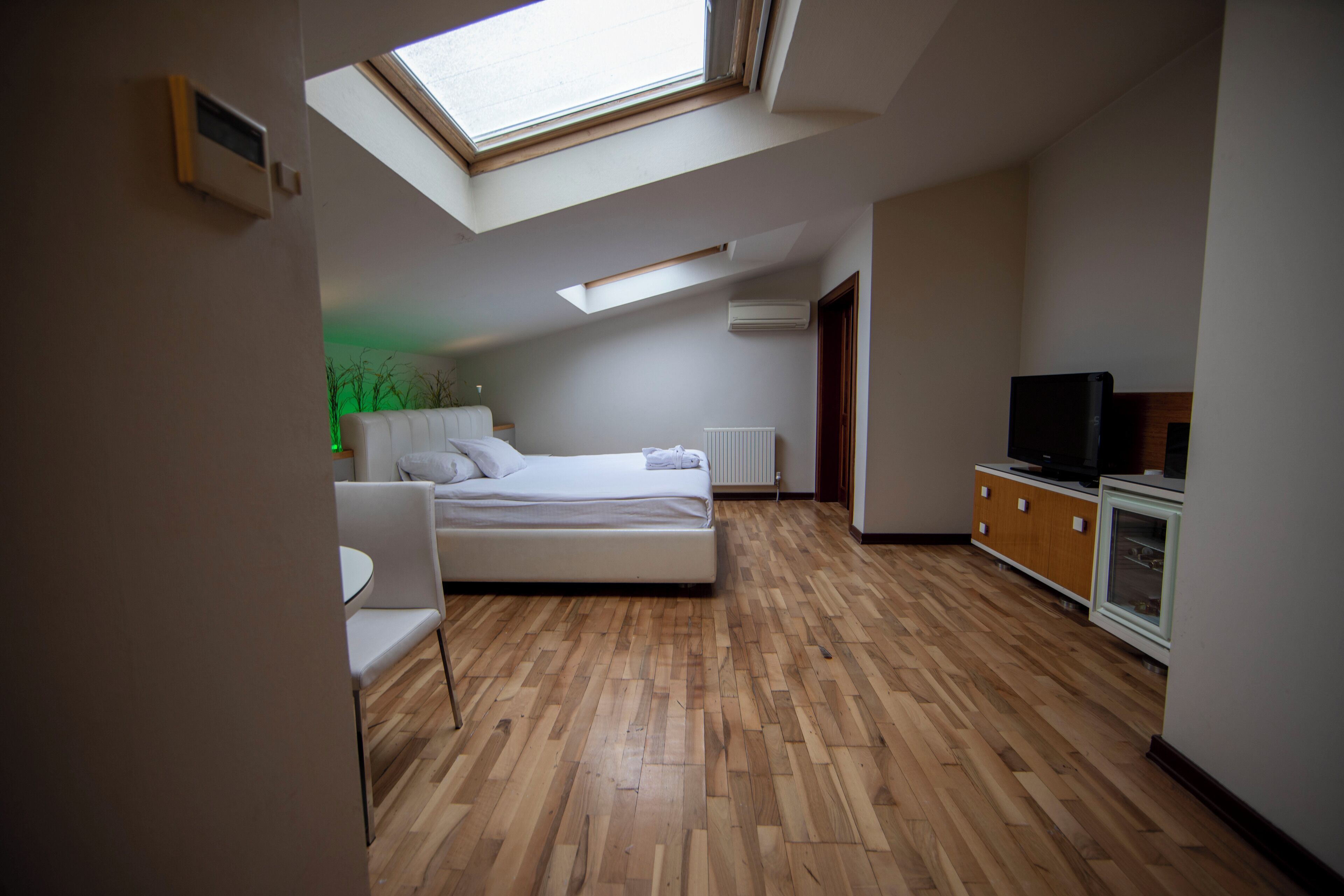 パノラミック ロフト ダブルベッド 1 台 | 高級寝具、ミニバー、セーフティボックス (室内)、デスク