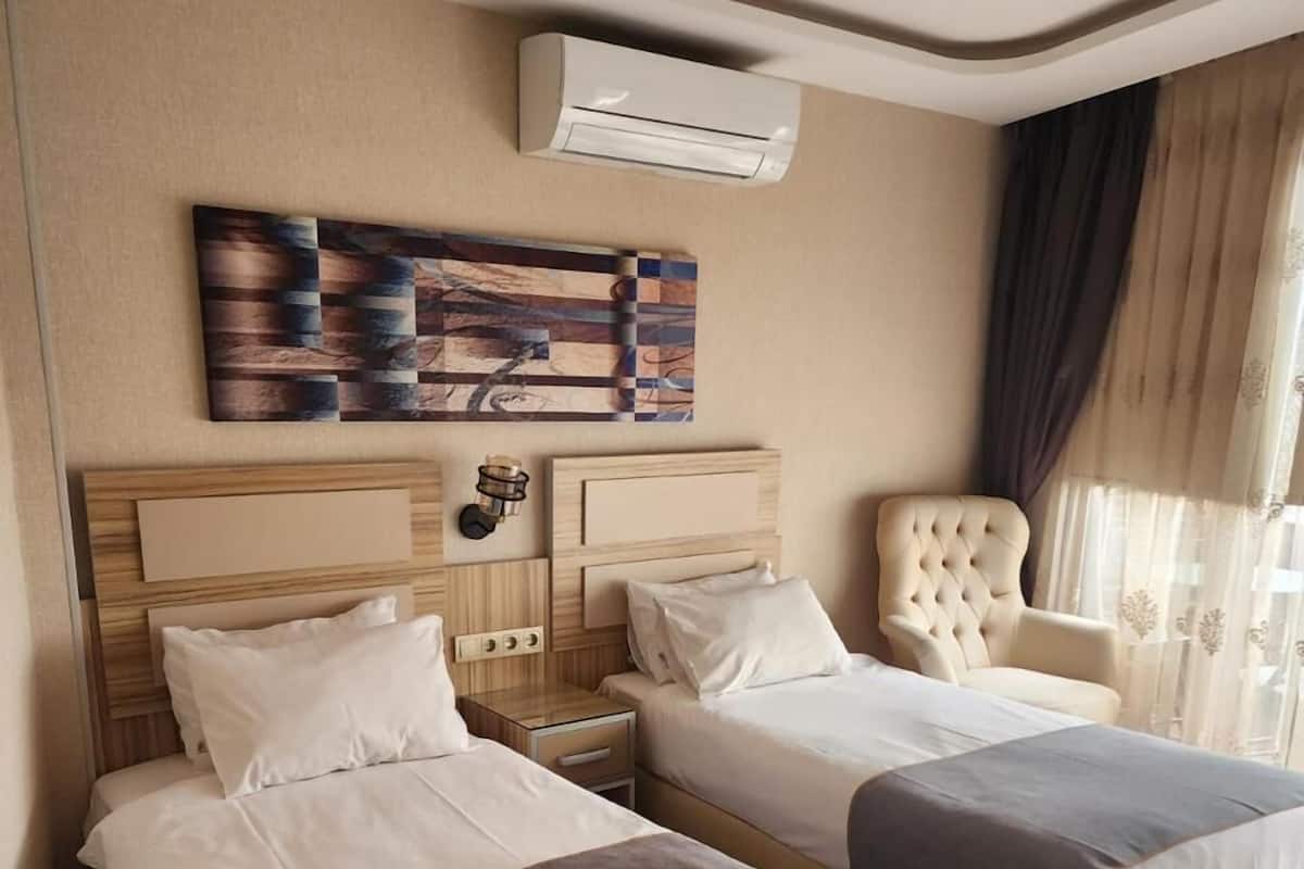 Chambre Standard avec lits jumeaux | Minibar, coffres-forts dans les chambres, bureau, Wi-Fi gratuit