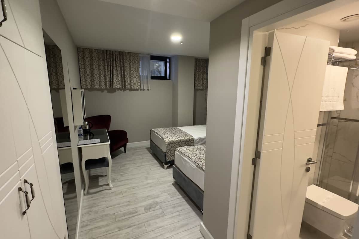 1 bedroom, premium bedding, minibar, in-room safe