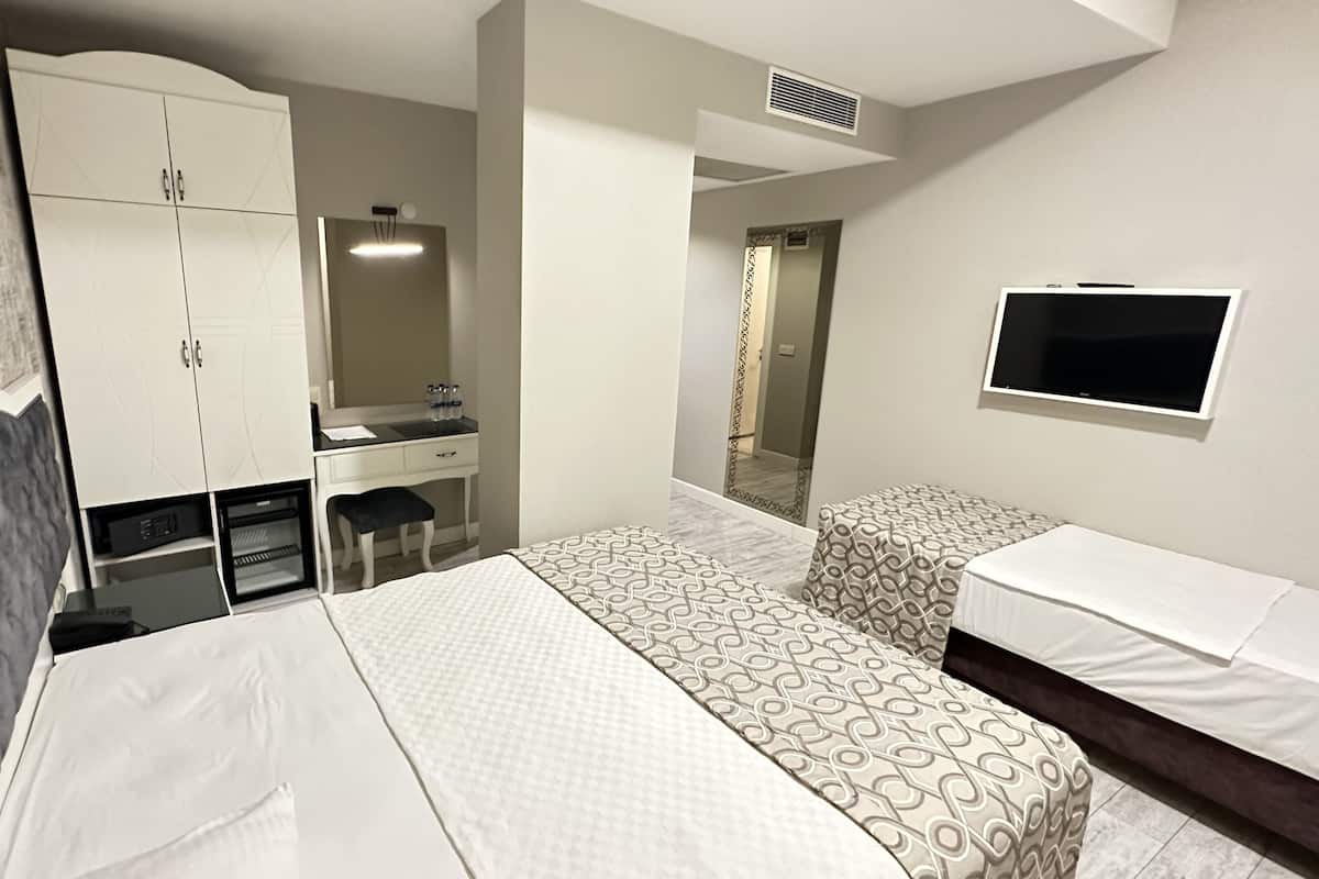 1 bedroom, premium bedding, minibar, in-room safe