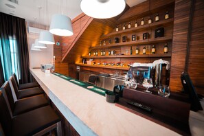 2 restaurantes: opção de café da manhã, almoço e jantar