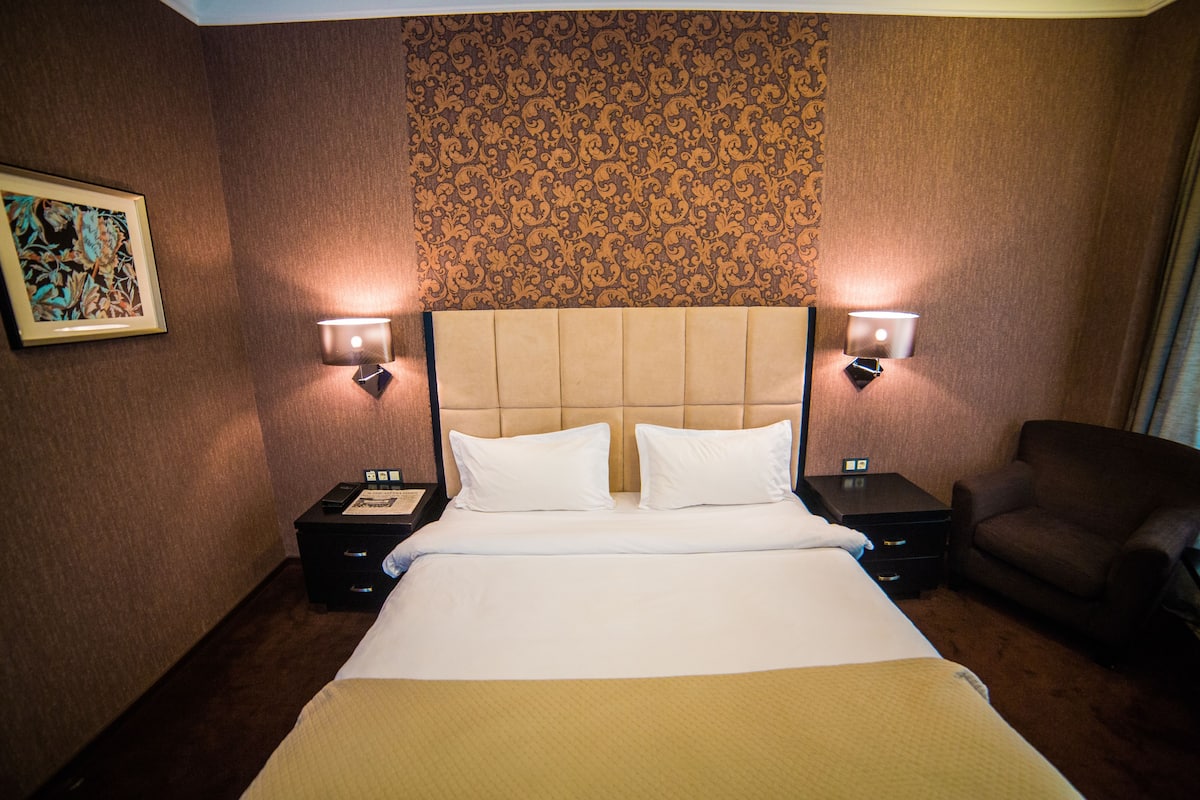 Suite, 1 King-Bett (Diplomat Room with Meeting Facilities)