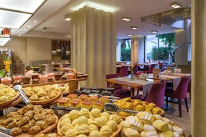 Desayuno bufé gratuito y diario