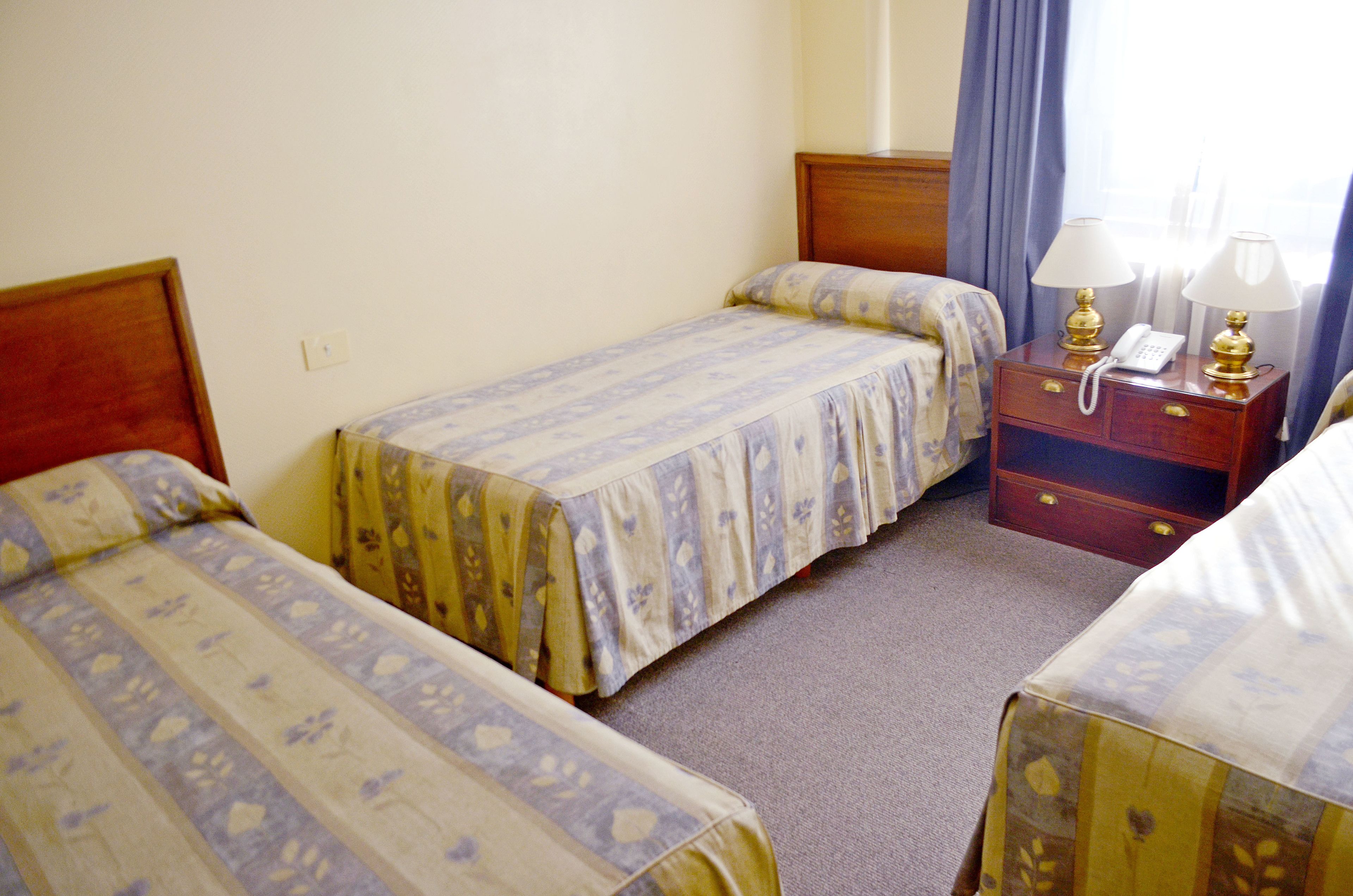 standard triple room | minibar, in-room safe, desk, soundproofing