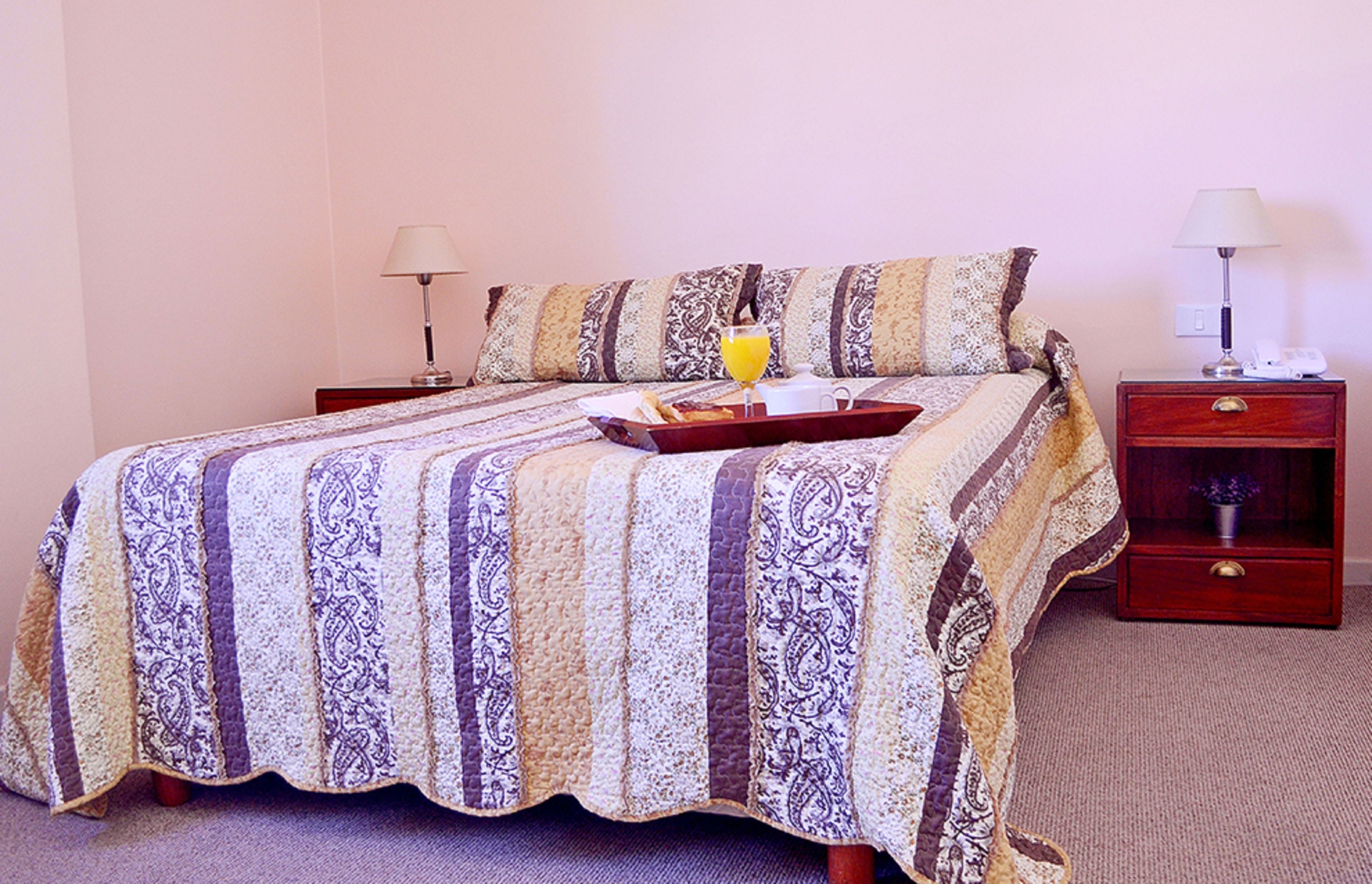 standard double or twin room | minibar, in-room safe, desk, soundproofing