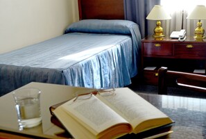 Minibar, in-room safe, desk, soundproofing - Hotel Centro Naval (Buenos Aires)