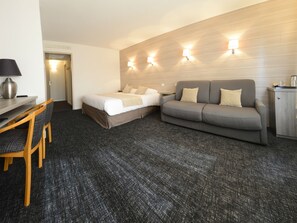 Premium bedding, in-room safe, desk, soundproofing - Hôtel Les Terrasses (Annecy)