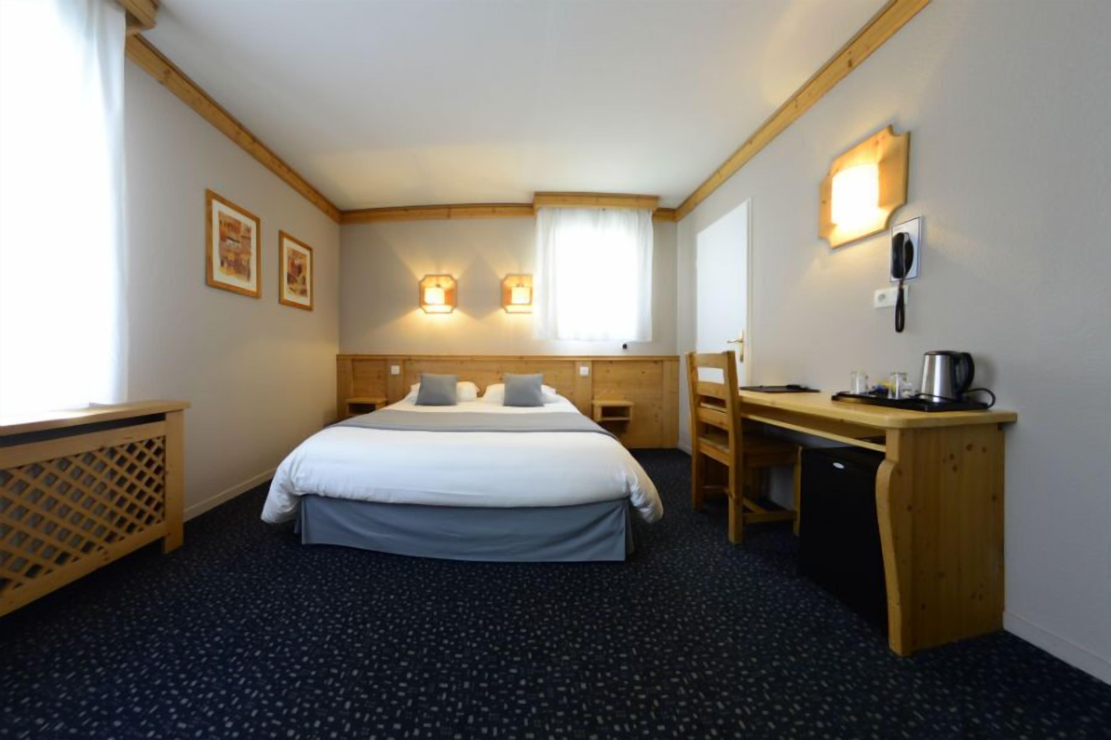 premium bedding, in-room safe, desk, soundproofing