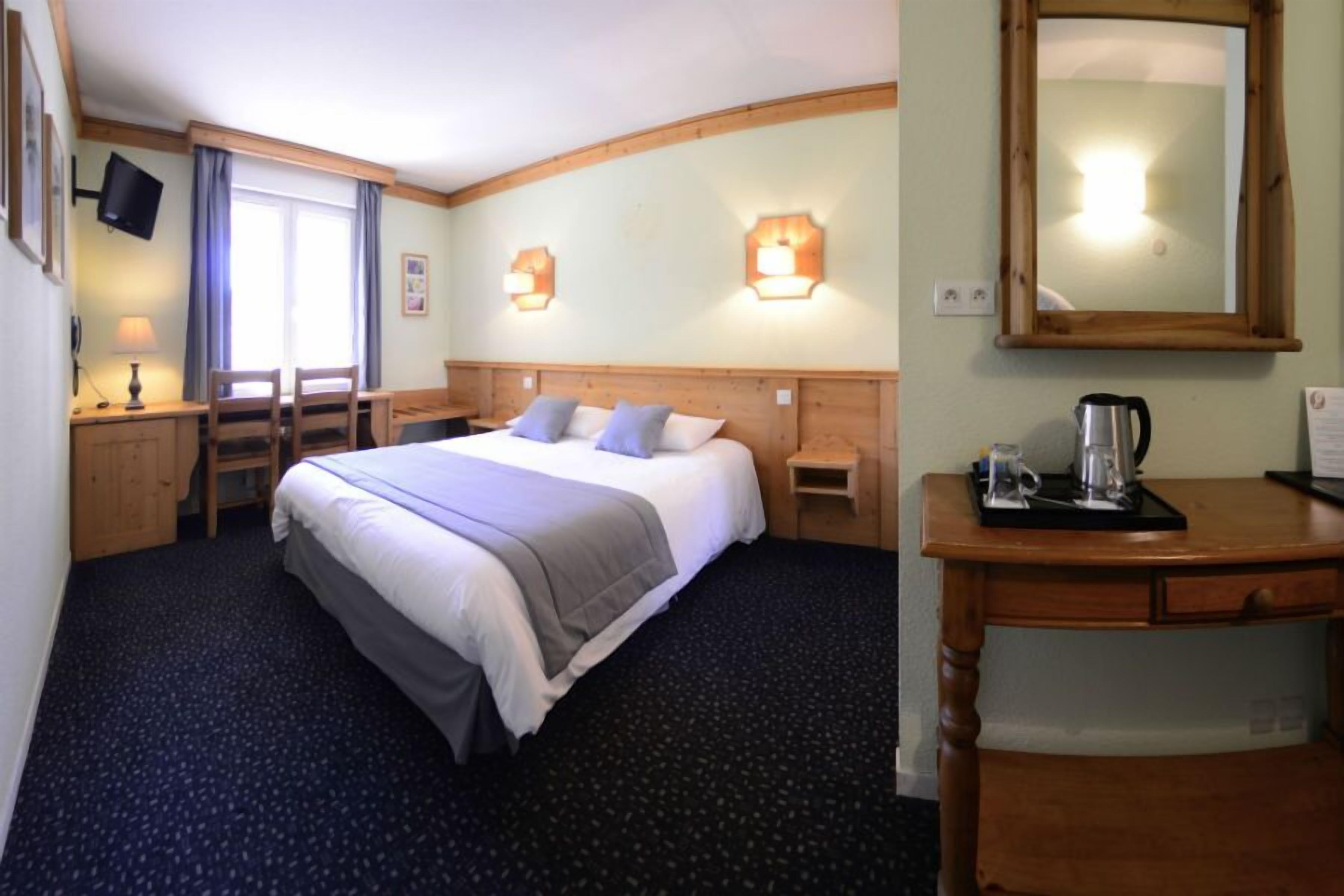 premium bedding, in-room safe, desk, soundproofing