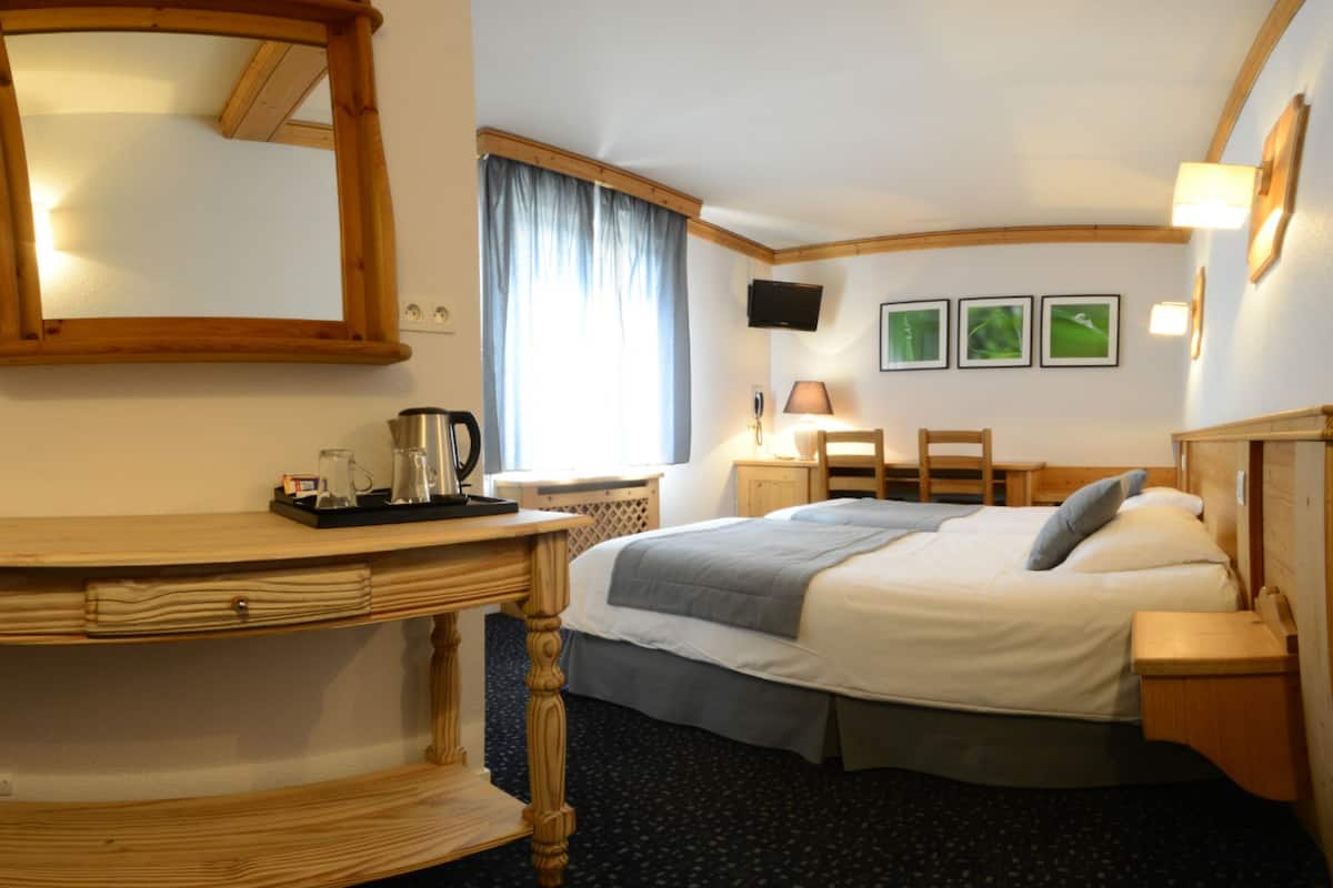 Premium bedding, in-room safe, desk, soundproofing