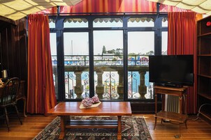 Quarto superior, vista para o porto | Individualmente decorados, individualmente mobiliados