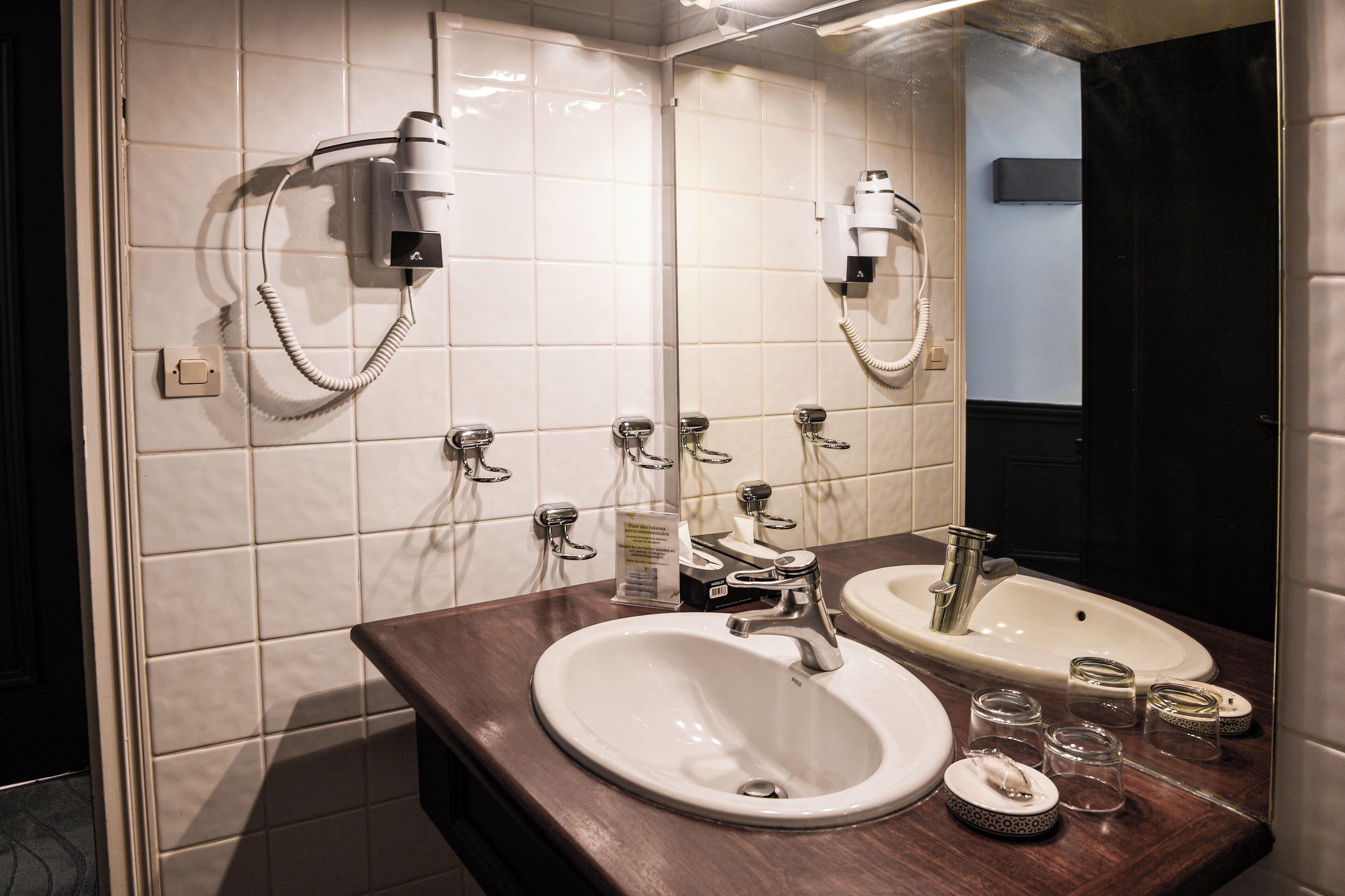 economy room | bathroom | free toiletries, hair dryer, towels