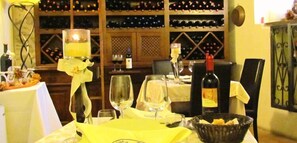 Ze serveren er ontbijt, lunch en diner 