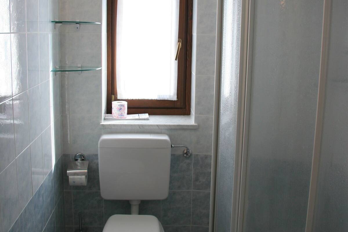 shower, rainfall showerhead, hair dryer, bidet