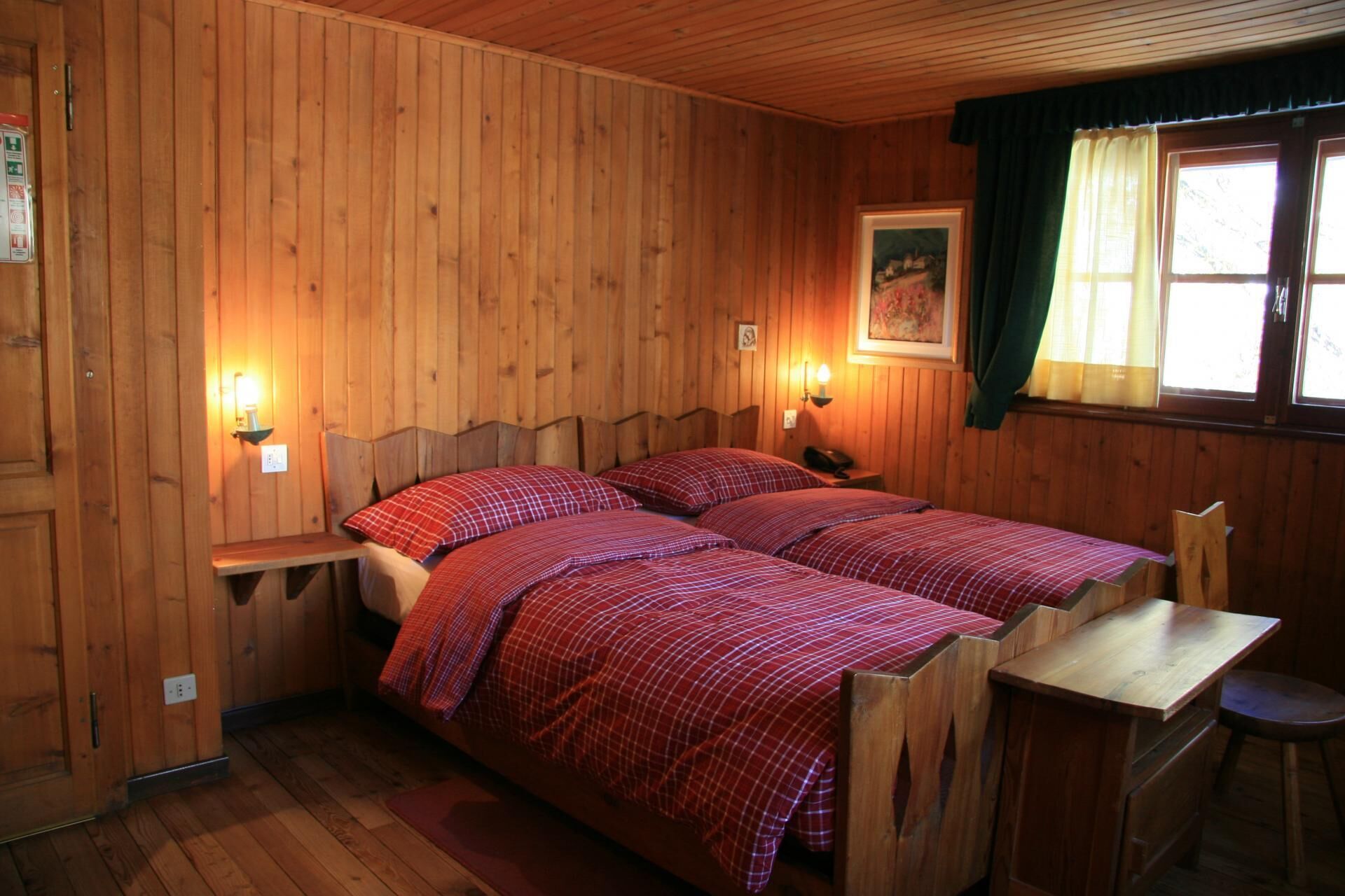 family room | in-room safe, blackout curtains, free wifi, bed sheets