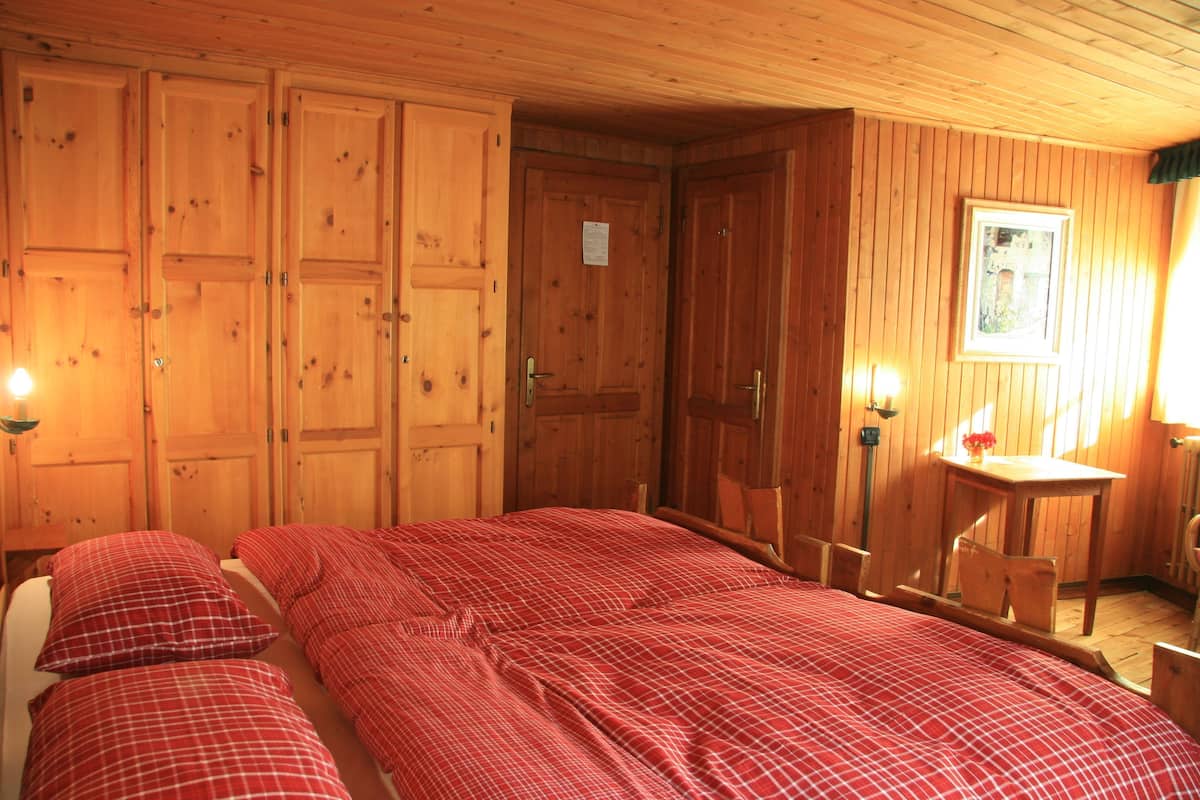 In-room safe, blackout curtains, free WiFi, bed sheets