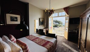 Classic Double or Twin Room, Sea View | Individually decorated, individually furnished, blackout drapes - Hôtel Printania (Dinard)