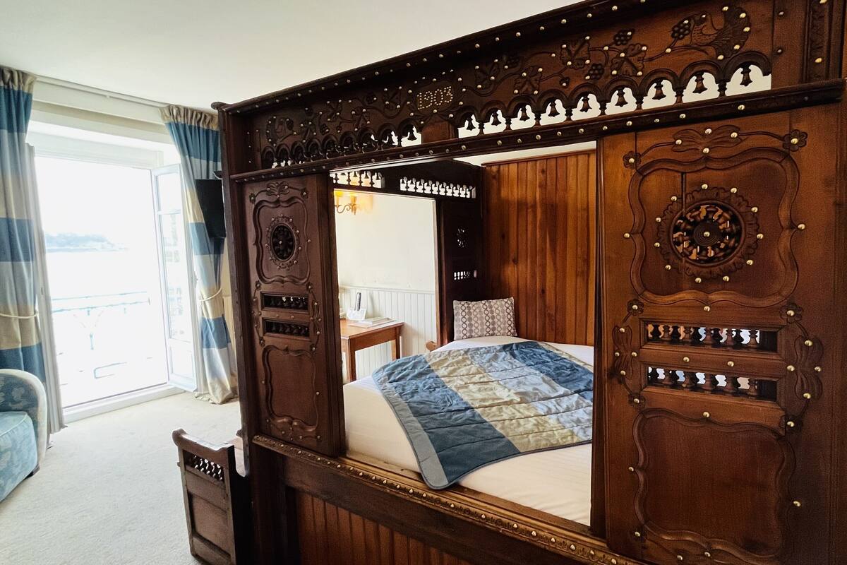 classic double or twin room, sea view | individually decorated, individually furnished, blackout curtains