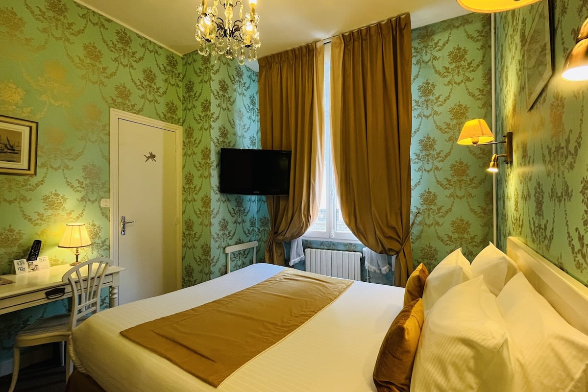 classic double or twin room, city view | individually decorated, individually furnished, blackout curtains