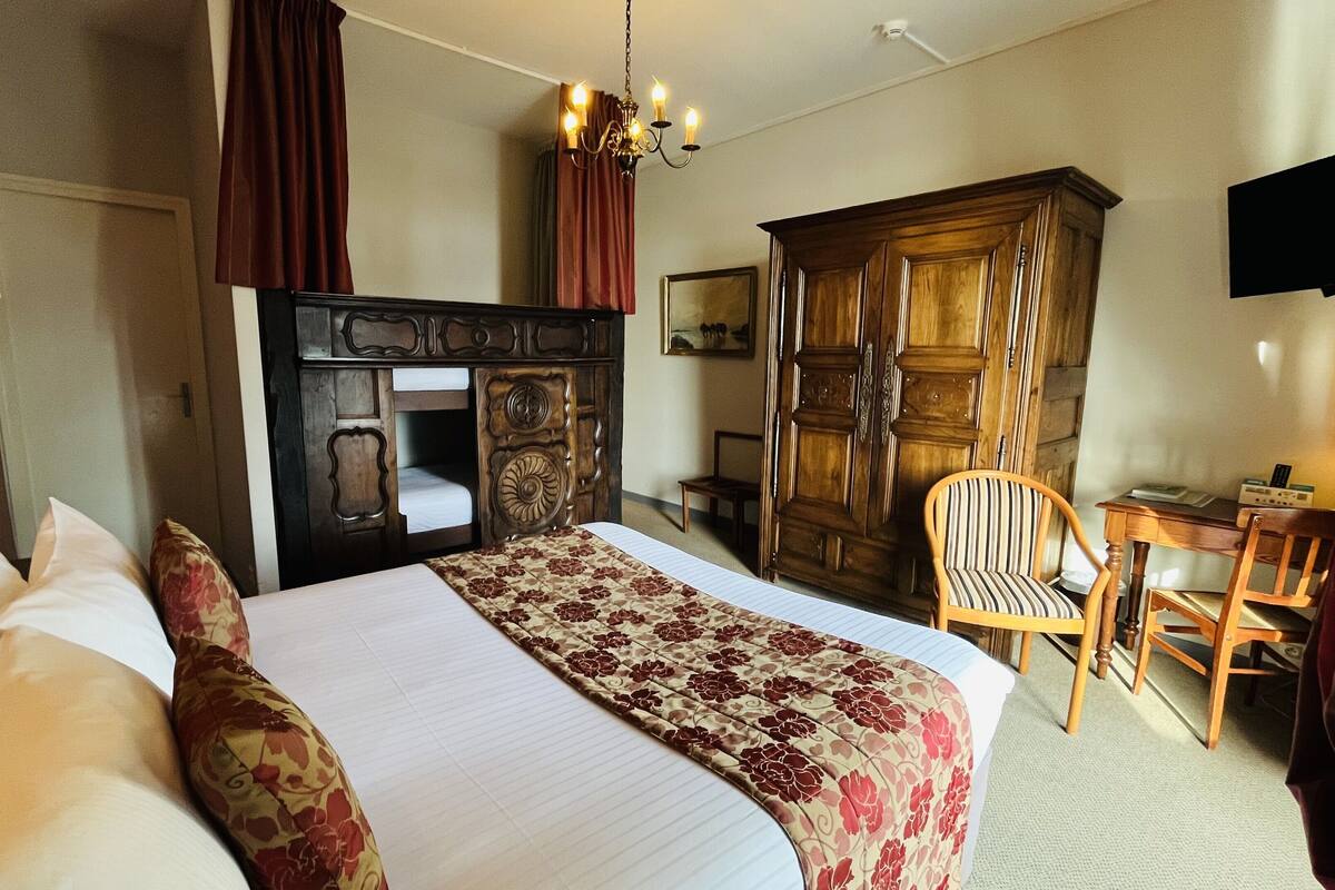 classic quadruple room, sea view | individually decorated, individually furnished, blackout curtains