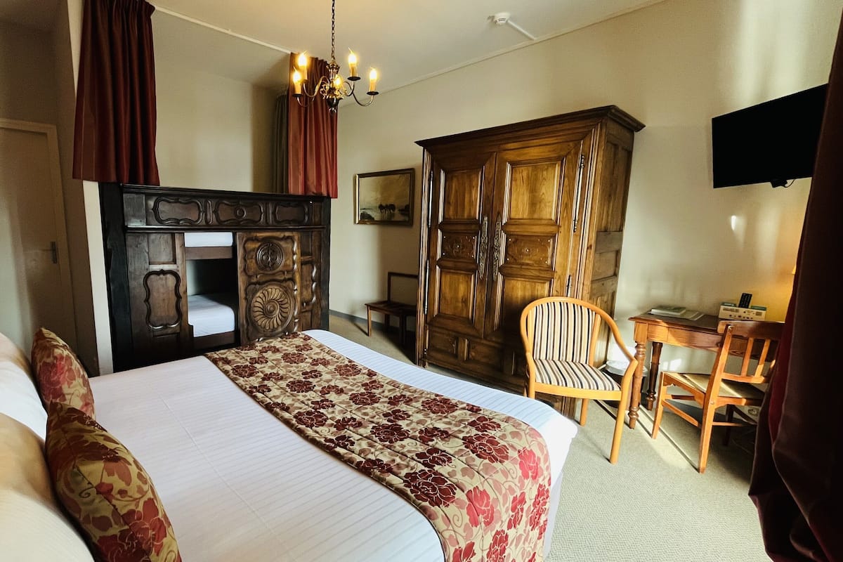 Classic Quadruple Room, Sea View