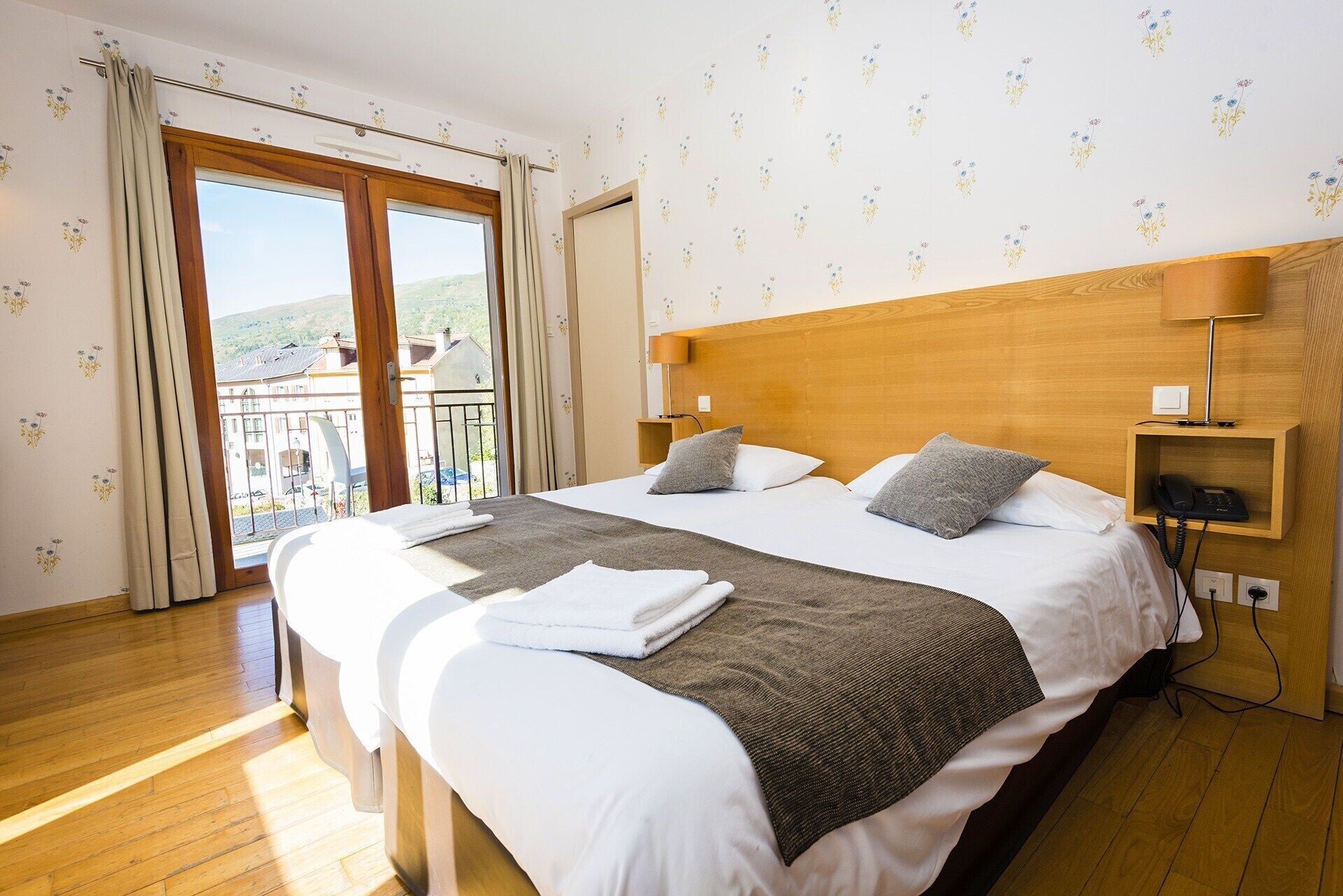 Executive Double Room, Balcony | In-room safe, soundproofing, free cribs/infant beds, free WiFi