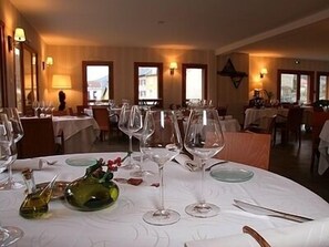 Frokost, lunsj og middag serveres