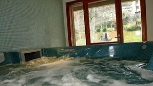 Indoor spa tub - Le Chalet (Ax-les-Thermes)