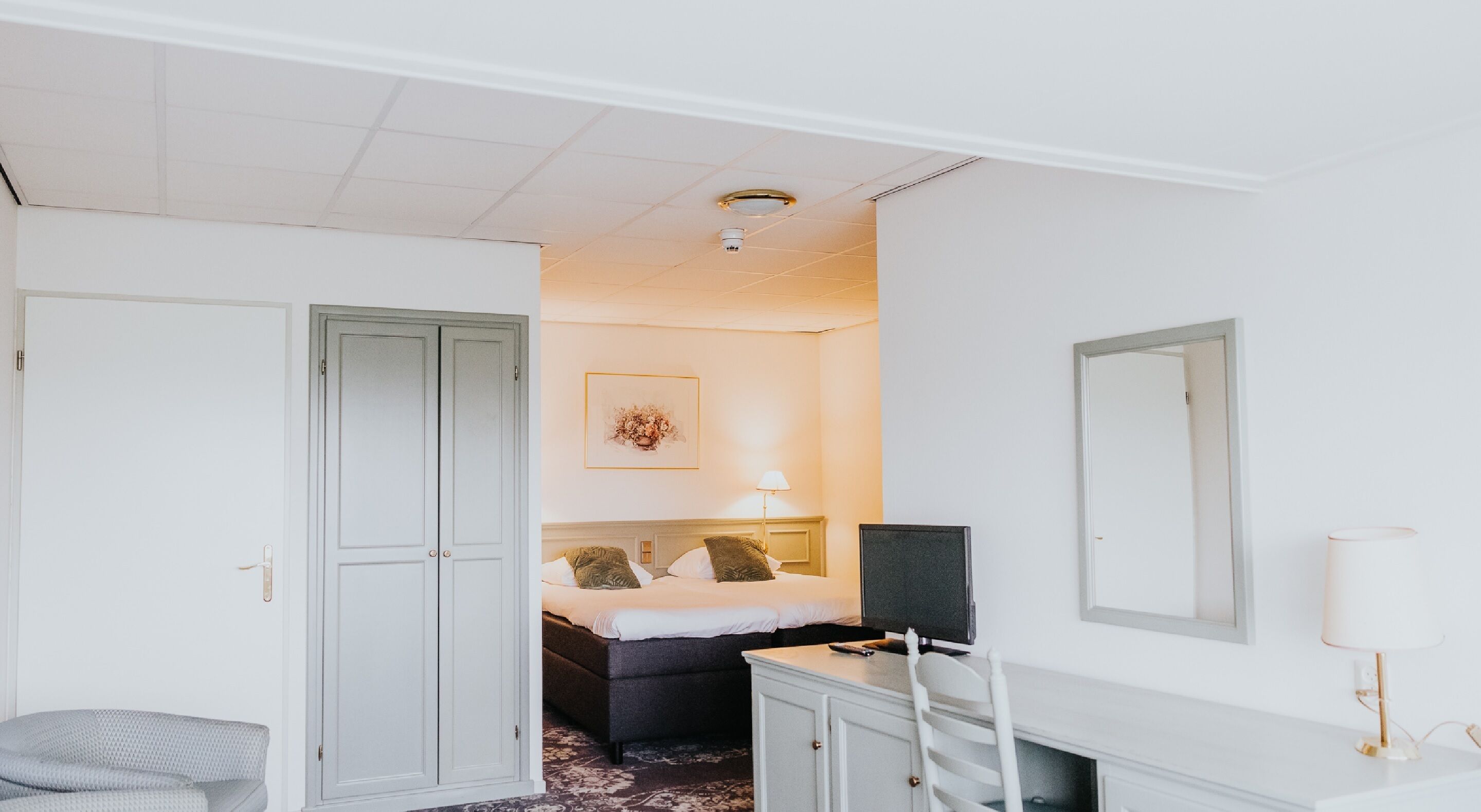 deluxe twin room | desk, blackout curtains, soundproofing, free wifi