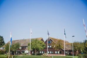 Exterior - Hotel, Sportsbar & Brasserie Dorhout Mees (Biddinghuizen)