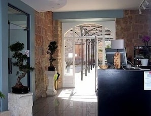 Pintu masuk interior