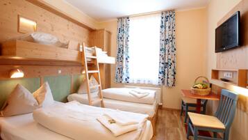 Triple Room | Hypo-allergenic bedding, in-room safe, individually decorated