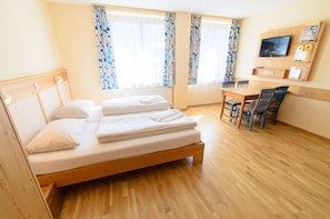 Hypo-allergenic bedding, in-room safe, individually decorated - JUFA Hotel Lungau (Sankt Michael im Lungau)