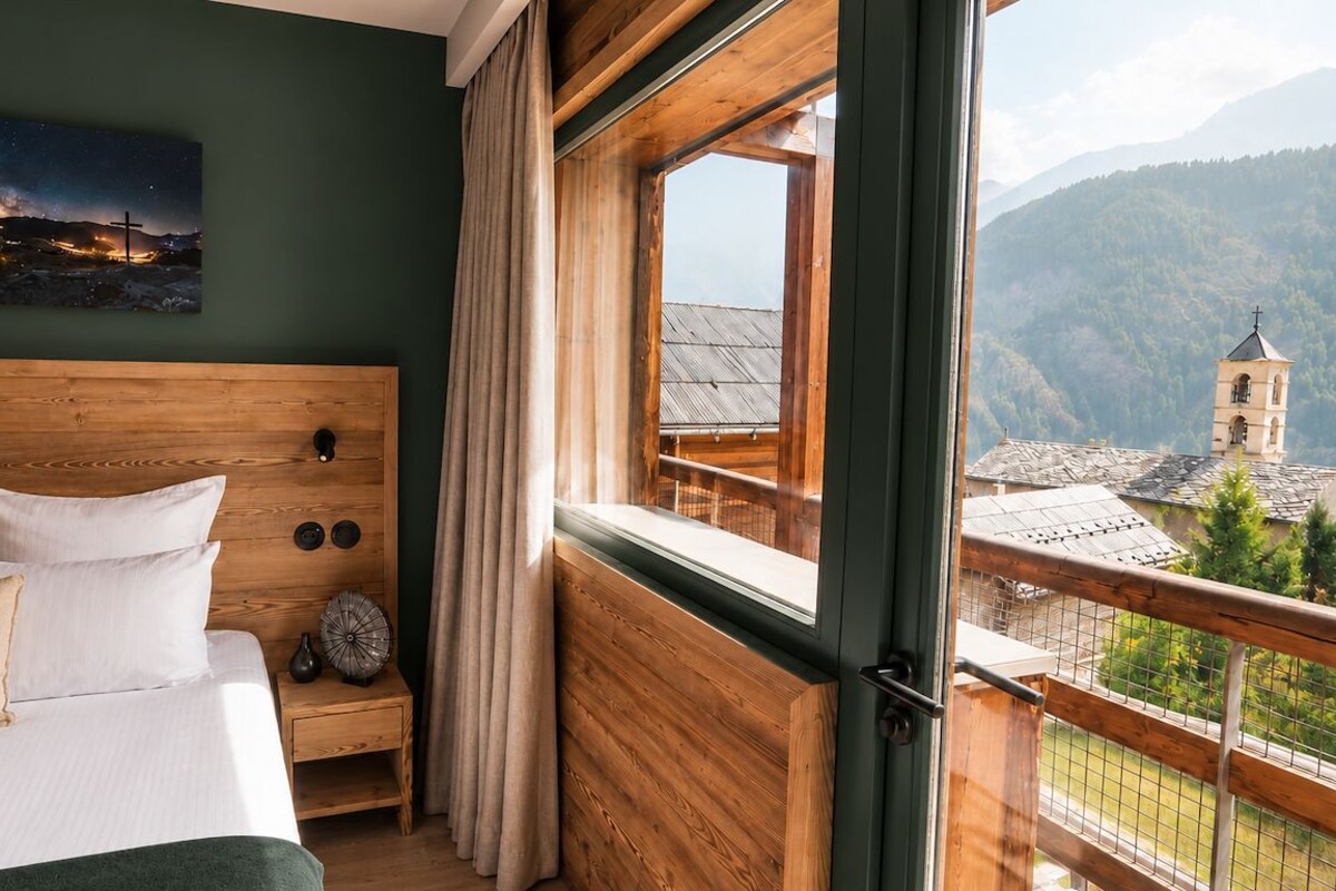 Chambre Famille Classique (sans vue specifique) | Minibar, in-room safe, desk, soundproofing