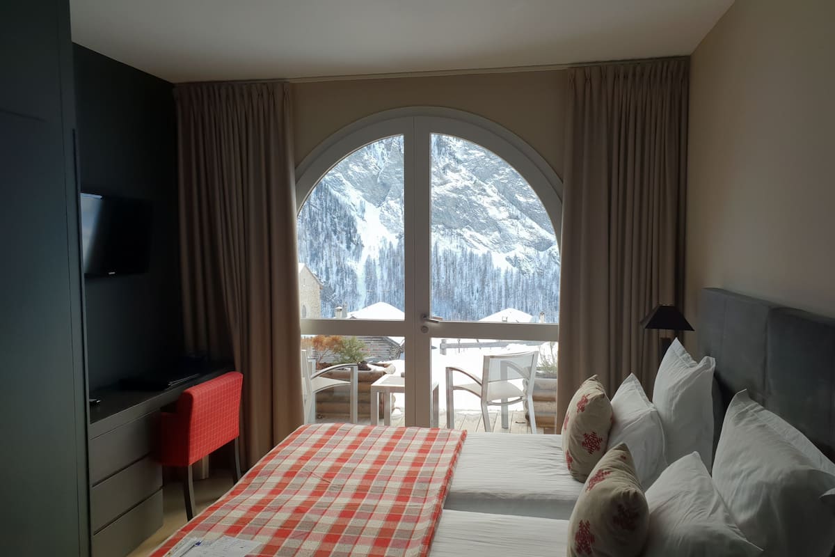 double room (prestige) | minibar, in-room safe, desk, soundproofing