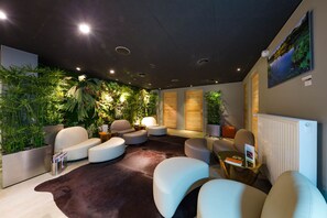 Couples treatment rooms, sauna, hot tub, Turkish bath, body treatments