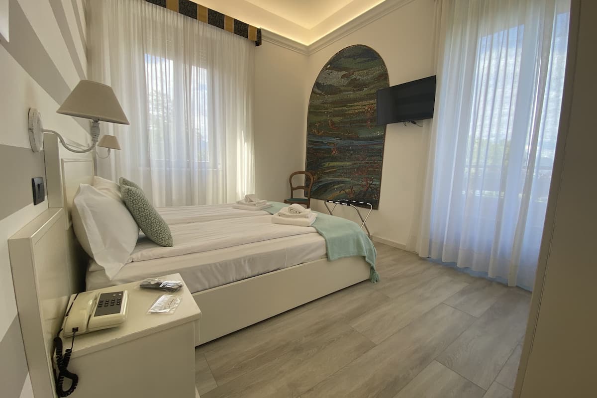 standard room, balcony, lake view | down duvets, memory-foam beds, minibar, in-room safe