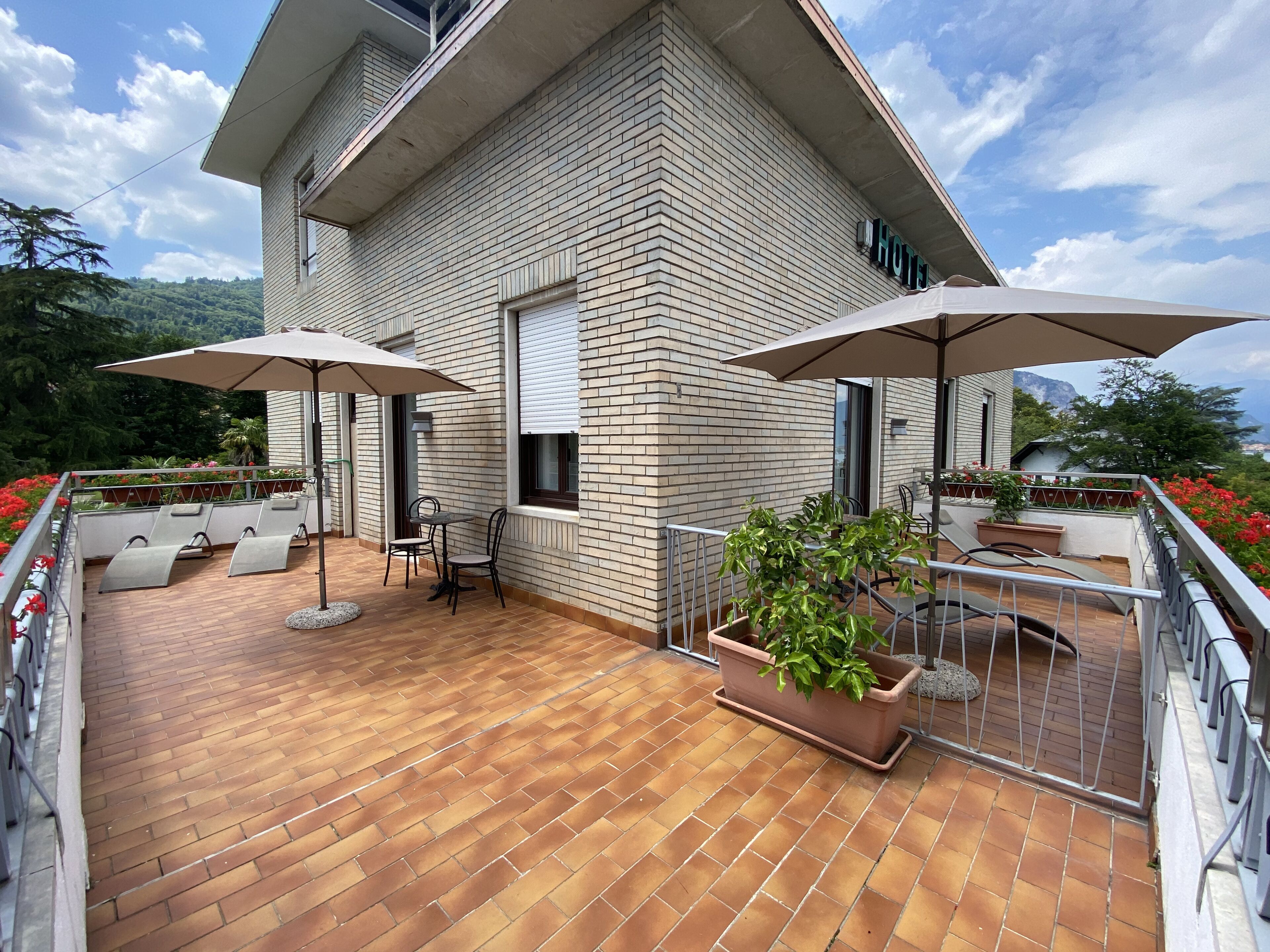 premium room, lake view | balcony