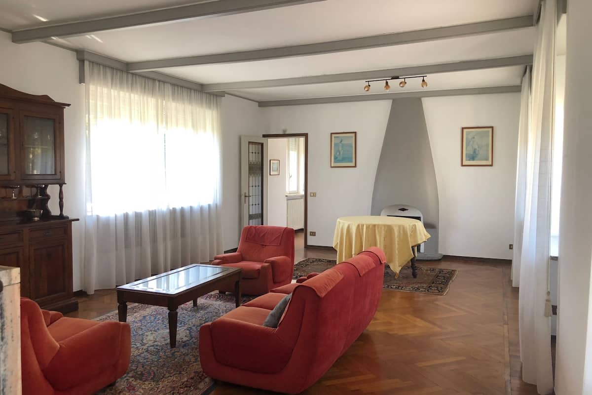 apartment, 1 queen bed, kitchen, annex building | living area | 22-inch flat-screen tv with satellite channels, tv