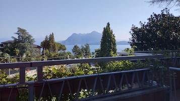 Camera Standard, balcone, vista lago | Terrazza/patio