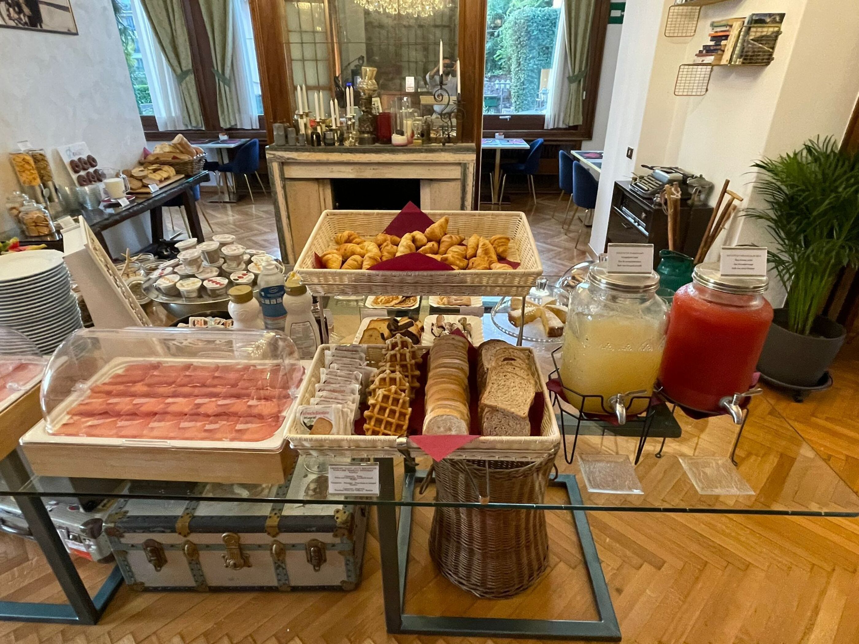 breakfast buffet