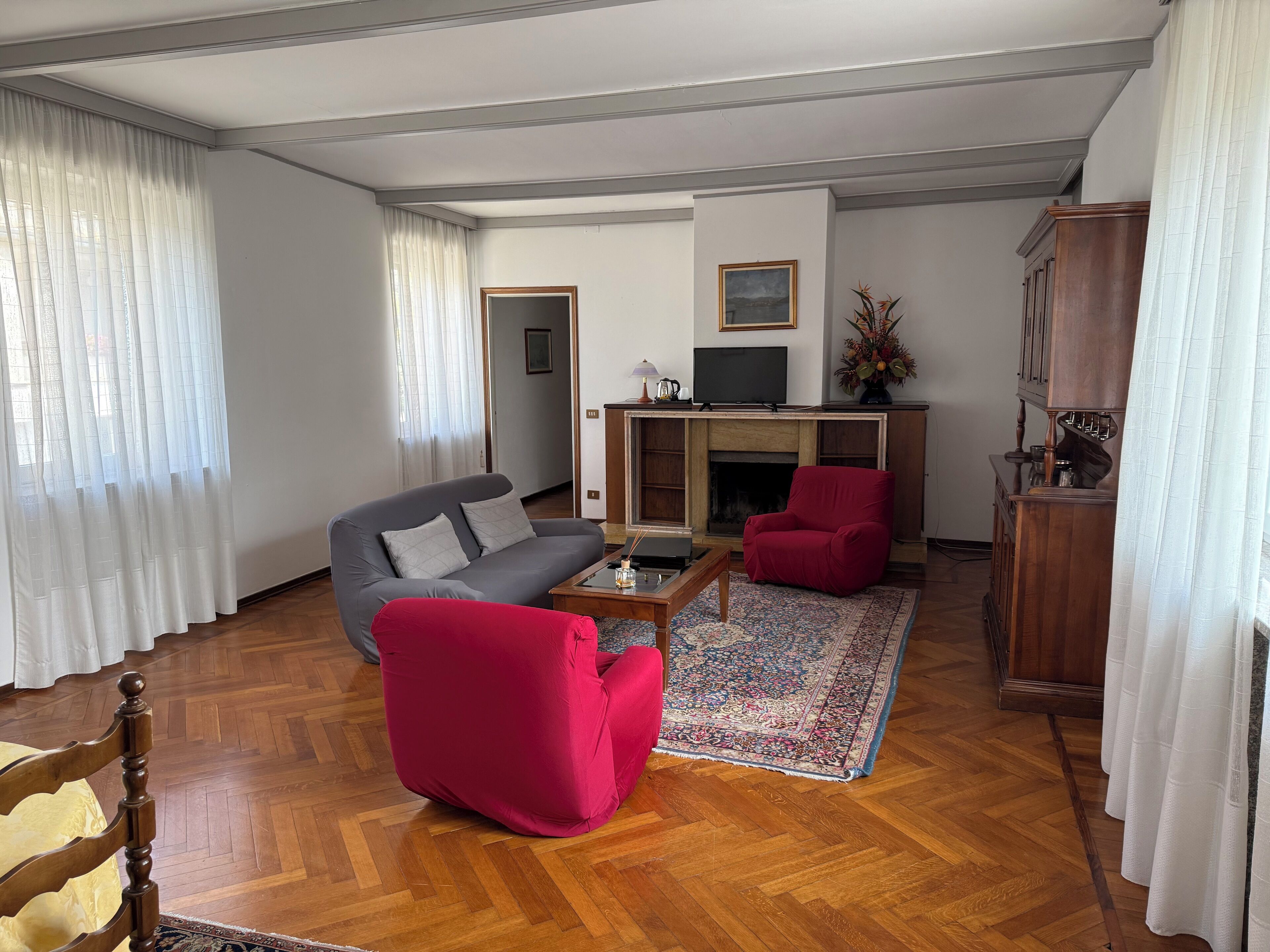 Apartamento, 1 cama de matrimonio con sofá cama, cocina, en edificio anexo | Zona de estar | Televisión de pantalla plana de 22 pulgadas con canales por satélite